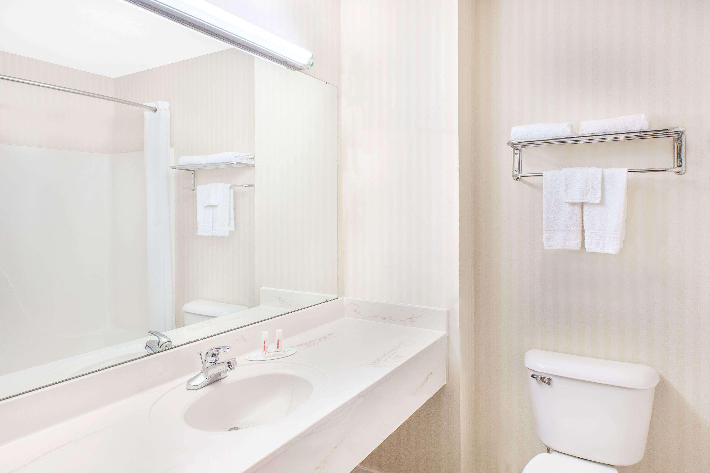 Super 8 By Wyndham Lowell/Bentonville/Rogers Area Экстерьер фото